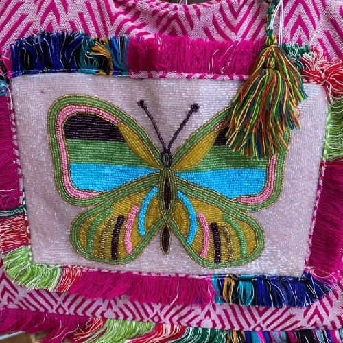 Maxi Bolso Estampado Rosa con Diseño Artesanal de Mariposa 2